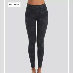 NWT Spanx Look At Me Now Leggings Medium Black Camo Smoothing Seamless Shaping